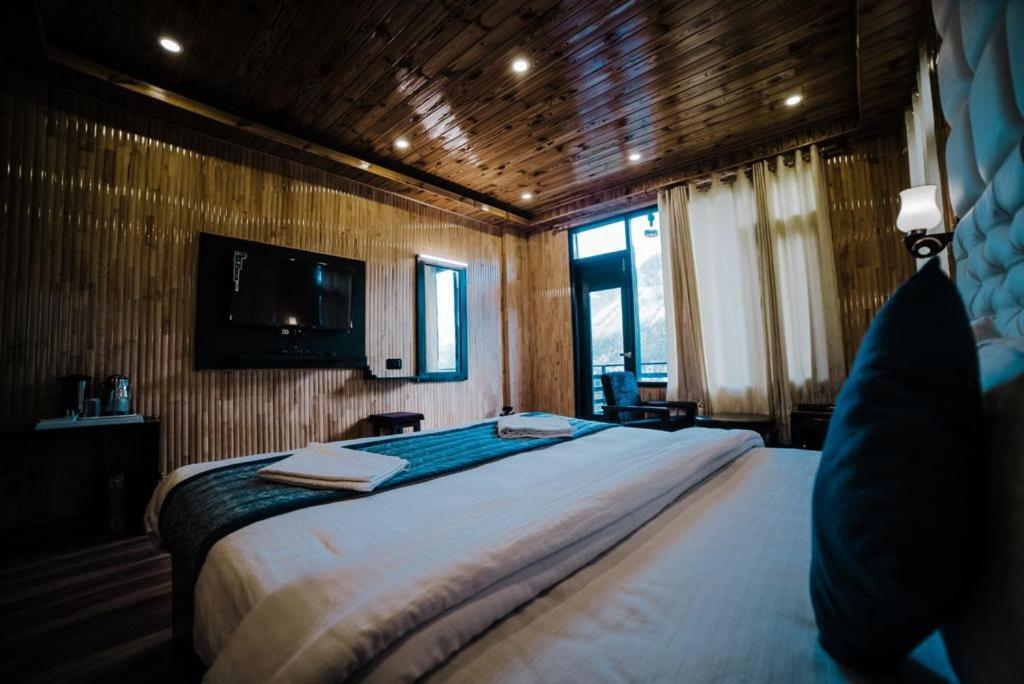 Hotel Black Magic Manāli Екстериор снимка