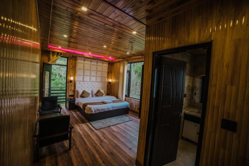 Hotel Black Magic Manāli Екстериор снимка